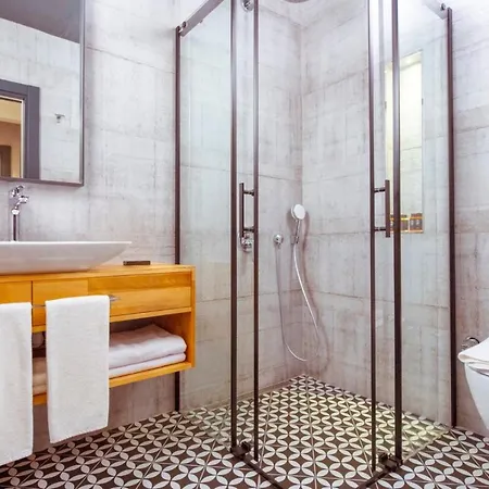 S3 King Aparthotel